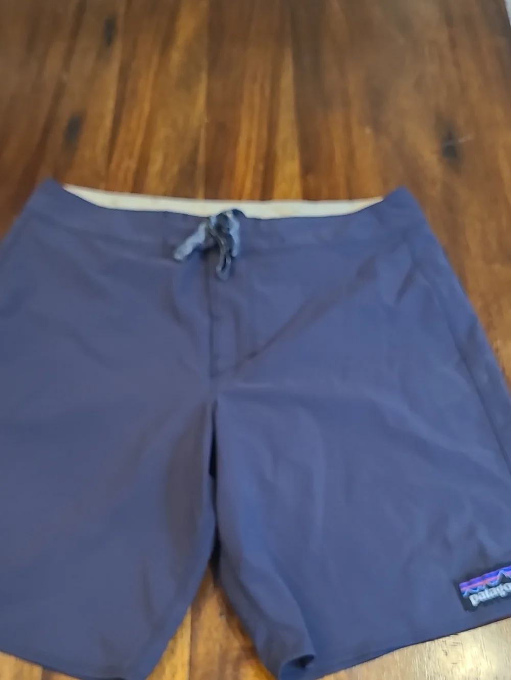 Patagonia Wavefarer Stretch 10” Boardshorts - Mens size 32 86543